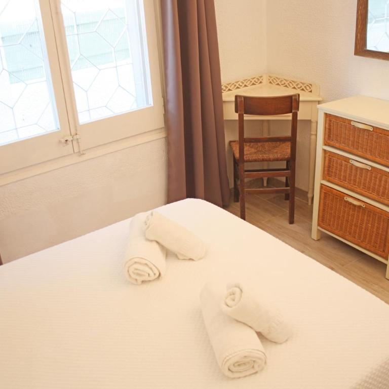 Charming seafront villa - Four-Bedroom House - 6