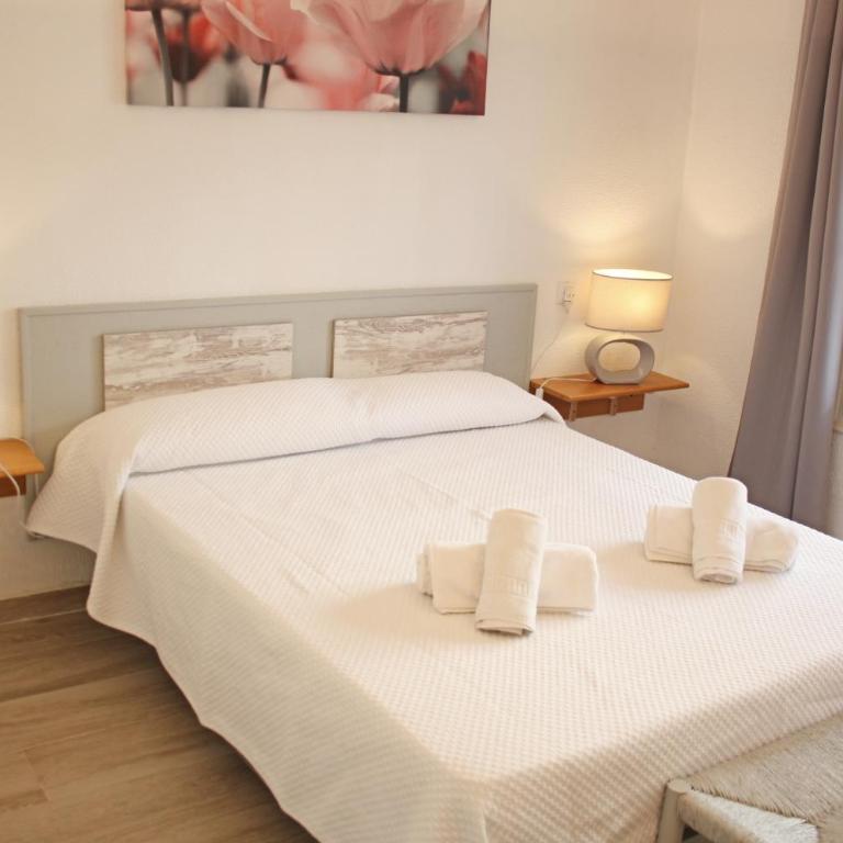Charming seafront villa - Four-Bedroom House - 3