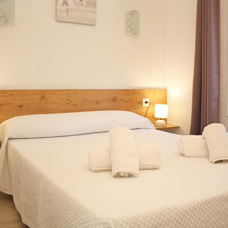 Charming seafront villa - Four-Bedroom House - 5