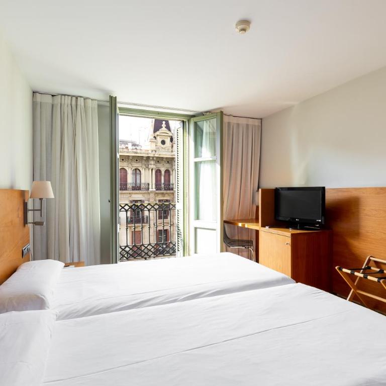 Onix Rambla - Twin Room with Rambla view - 14