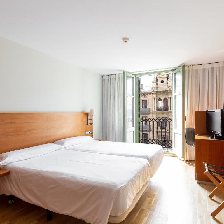 Onix Rambla - Twin Room with Rambla view - 2