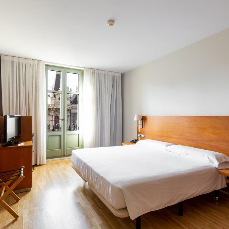 Onix Rambla - Twin Room with Rambla view - 3