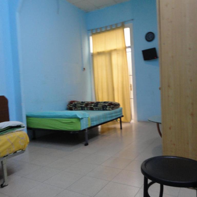 Central Station Hostel Barcelona - Chambre Triple avec Salle de Bains Commune - 1