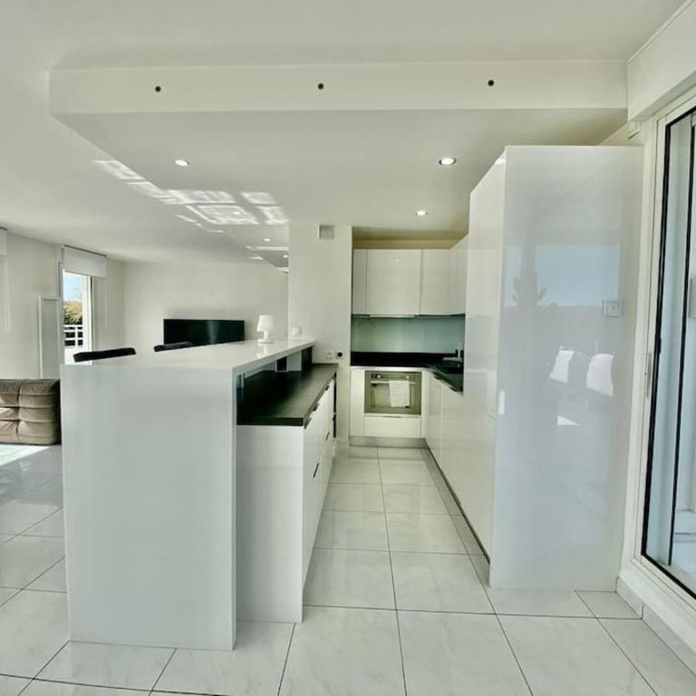 PGH N1 - Roof-Top & Parking Privé, à 2 Pas du Golf - Appartamento con 2 Camere da Letto - 5