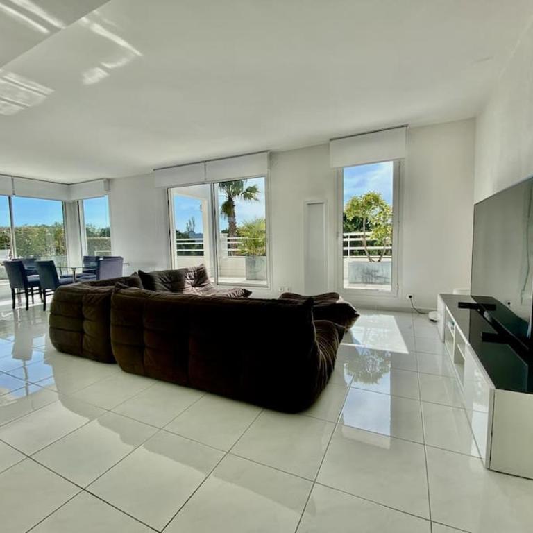 PGH N1 - Roof-Top & Parking Privé, à 2 Pas du Golf - Appartamento con 2 Camere da Letto - 3
