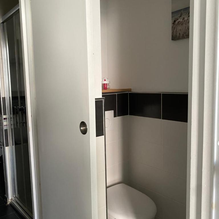 Chambres d'Hôtes Au coin du spa - Suite Familiale avec Bain à Remous - 11
