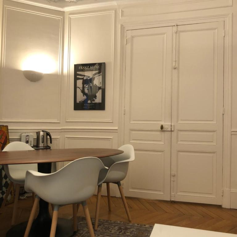 Cosy 2 room 50m2 Parisian classic flat - Passy, 16th arrondissement, near Eiffel Tower - Appartement - Rez-de-Chaussée - 35