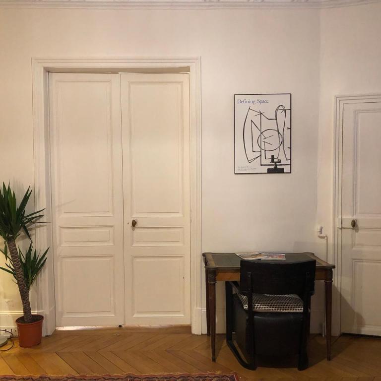 Cosy 2 room 50m2 Parisian classic flat - Passy, 16th arrondissement, near Eiffel Tower - Appartement - Rez-de-Chaussée - 34