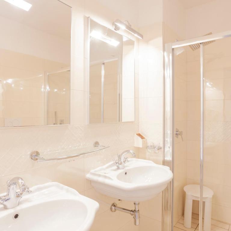 Villa Royal - Superior Double Room - 4