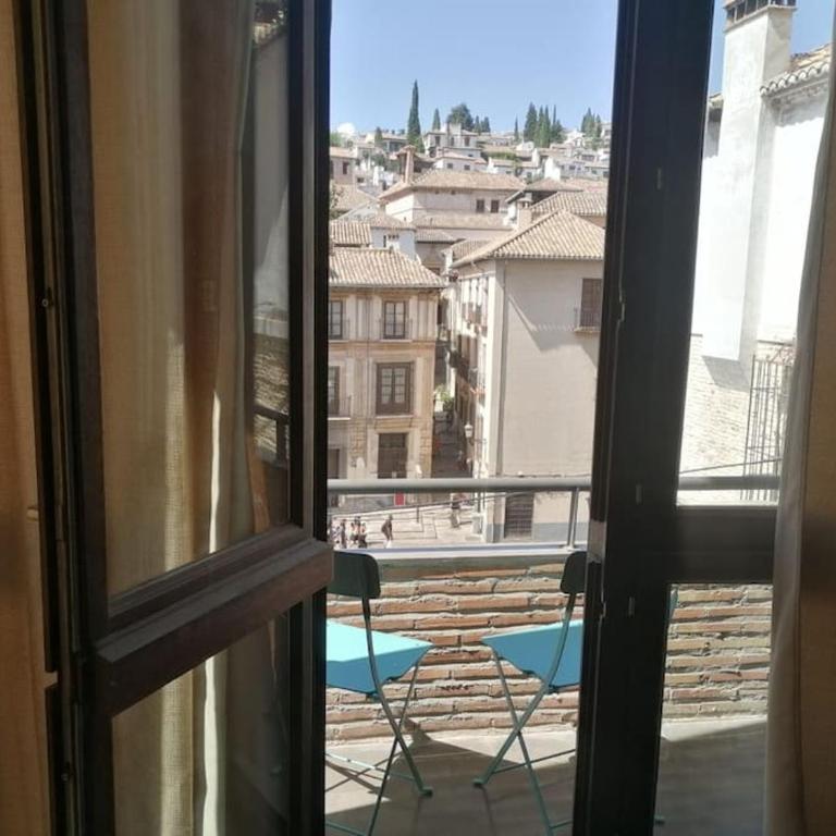 Cosy Flat w/ Beautiful Views and Cute Balcony - One-Bedroom Apartment - 9