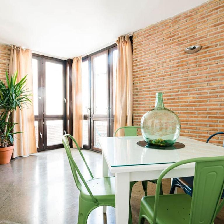 Cosy Flat w/ Beautiful Views and Cute Balcony - One-Bedroom Apartment - 6