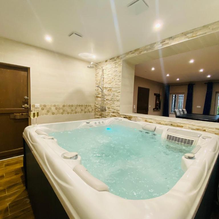 Un moment hors du temps - Jacuzzi - Billard -Baby-Foot- Parking - 167 - Appartement 1 Chambre - 1