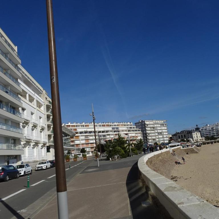 Appartement T2 face plage avec balcon, cuisine équipée et TV - FR-1-92-908 - Appartement - 3