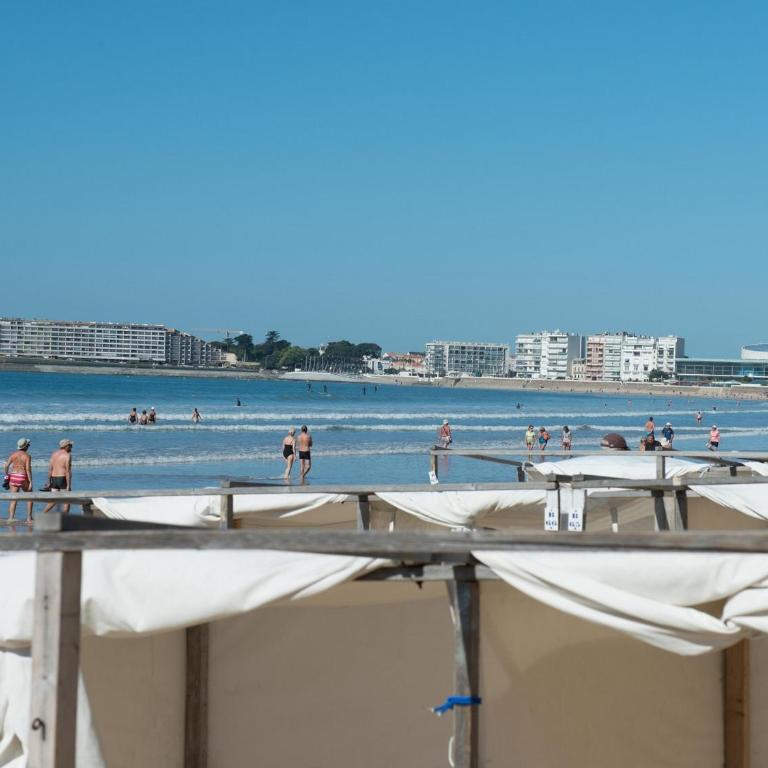 Appartement T2 face plage avec balcon, cuisine équipée et TV - FR-1-92-908 - Appartement - 4