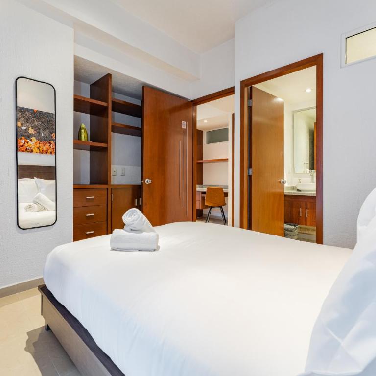 Anahuac Apartments by VH - Apartment with Balcony - 5