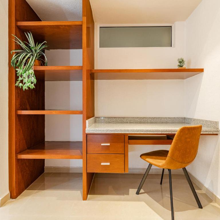 Anahuac Apartments by VH - Apartment with Balcony - 2
