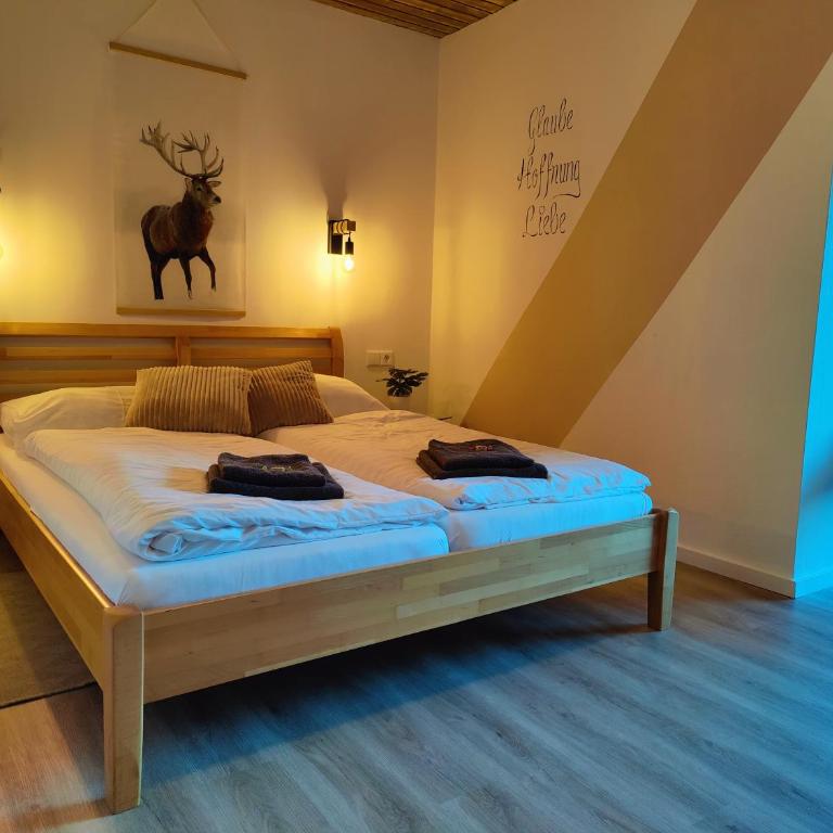 Pension Almhof - Dreibettzimmer mit Bad - 5