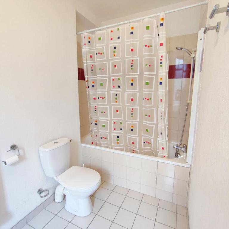 La petite ourse, T2, centre Luchon, wifi, casier à skis, ascenseur, 4 personnes - Appartement 1 Chambre - 9