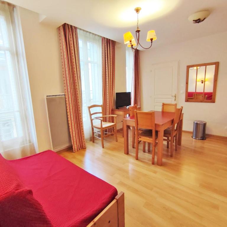 La petite ourse, T2, centre Luchon, wifi, casier à skis, ascenseur, 4 personnes - Appartement 1 Chambre - 4