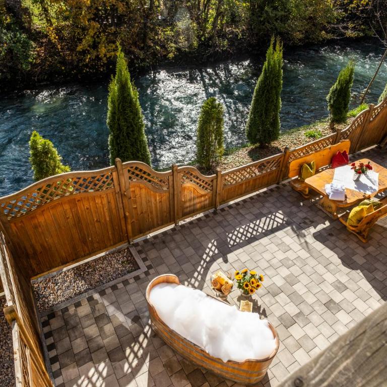 The Kaprun Edition - Luxury Chalets & Style Suites - Superior Chalet mit 5 Schlafzimmern am Flussufer - 5