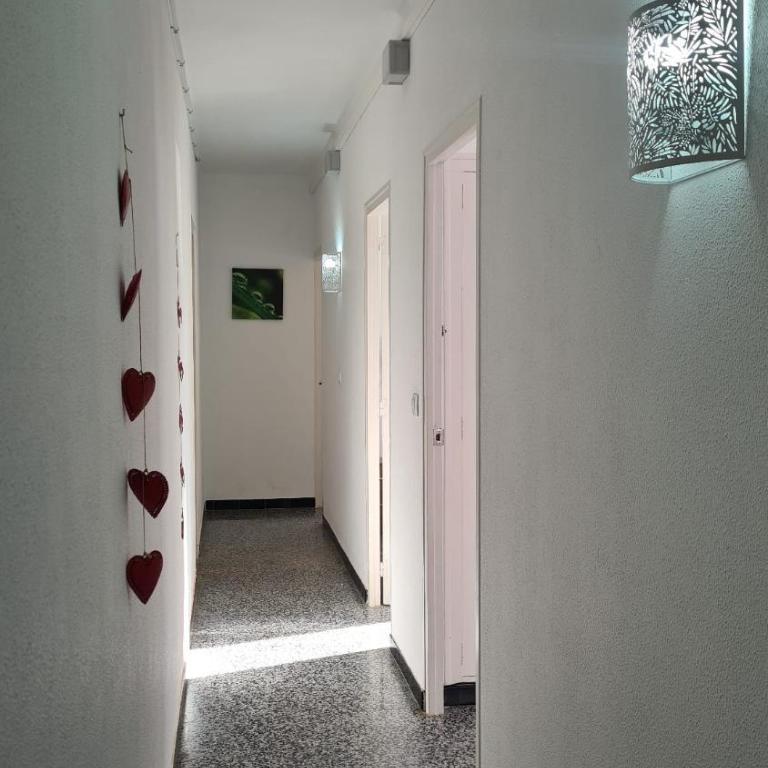Apartament Santa Margarida - Three-Bedroom Apartment - 14