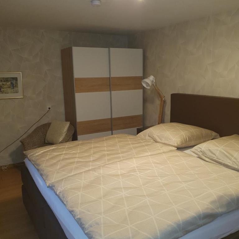 Haus Geigenmacher - Standard Doppelzimmer mit Gemeinschaftsbad - 1