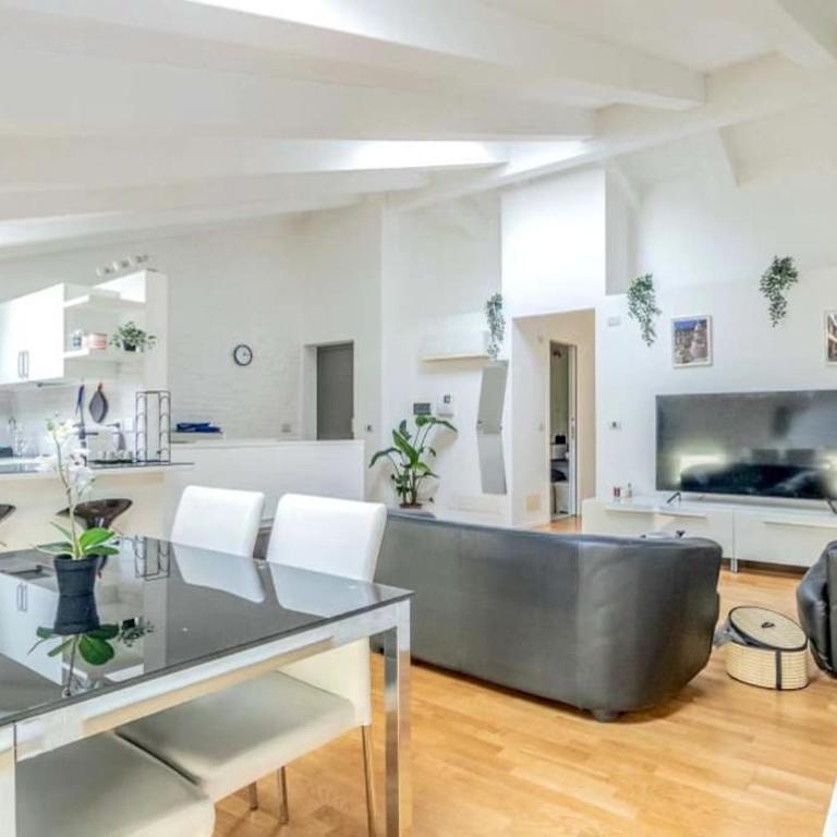 [Penthouse] Piazza San Giacomo - Appartamento con 2 Camere da Letto - 1