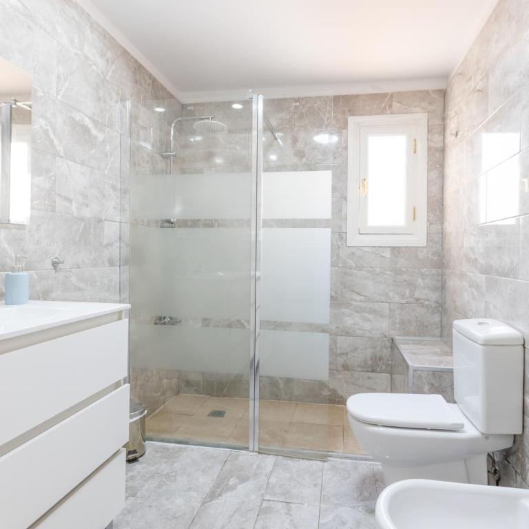 Private villa with heated pool & terrace see view - Three-Bedroom Villa - 21