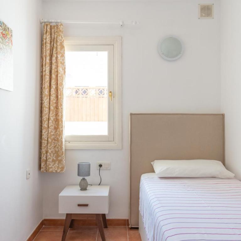 Private villa with heated pool & terrace see view - Three-Bedroom Villa - 17