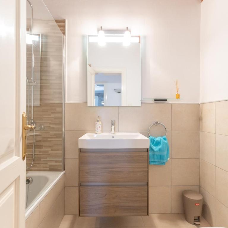 Private villa with heated pool & terrace see view - Three-Bedroom Villa - 19