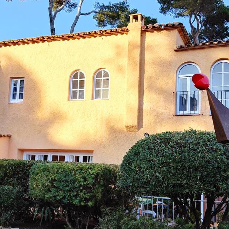Casa con jardín a 30 metros de la playa. AT. - Casa de 4 dormitorios - 1