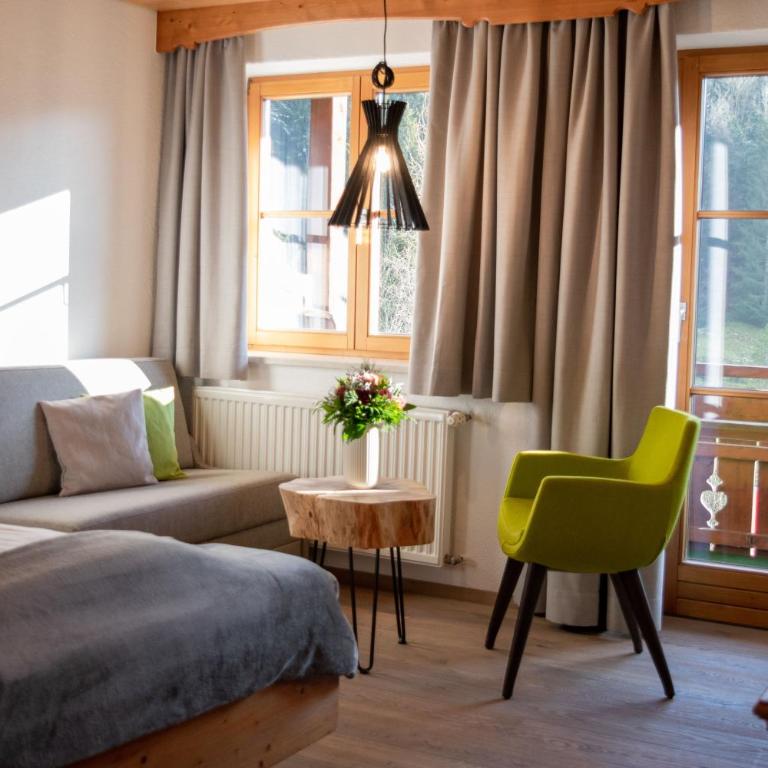 Hotel Bad Rain mit Oberstaufen PlusGolf - Deluxe Einzelzimmer mit Balkon und Bergblick - 1