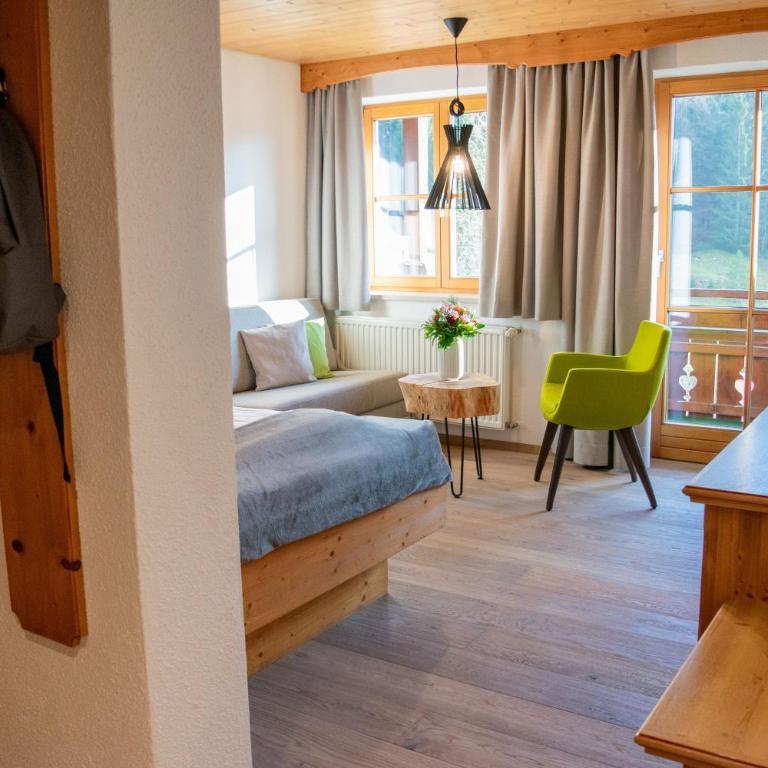 Hotel Bad Rain mit Oberstaufen PlusGolf - Deluxe Einzelzimmer mit Balkon und Bergblick - 4