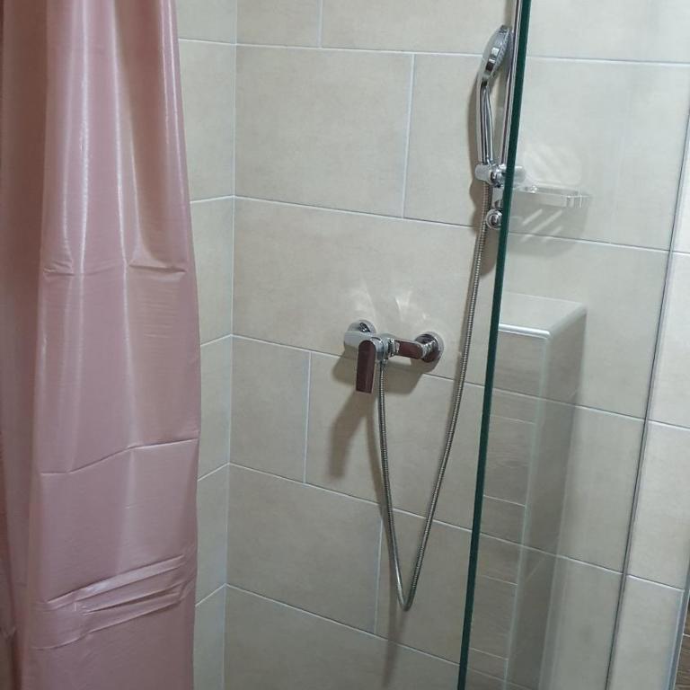 N LUX - One-Bedroom Apartment - 18