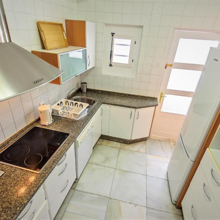 Plaza Polvorista 4-Bedroom Apartment w Balcony - Apartamento con balcón - 20