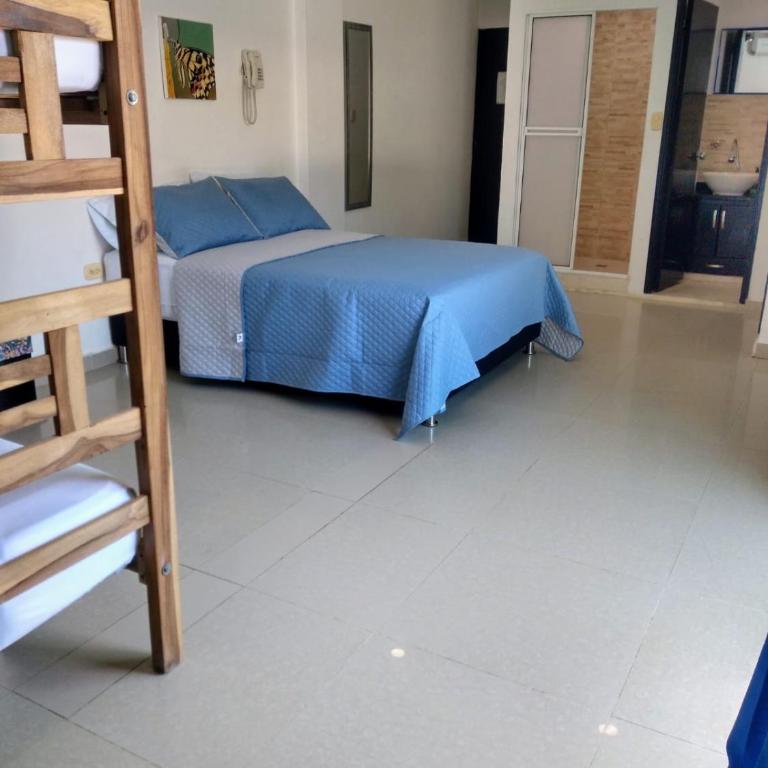 The Cantamar Beach Hostel - Family Room with Private Bathroom - 3