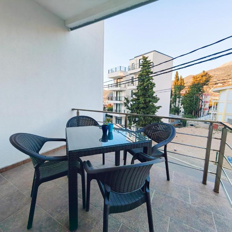 Mialex apartments - One-Bedroom Apartment - 4