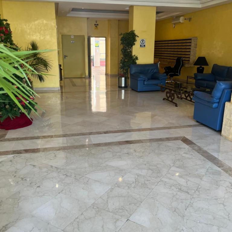 Heart of Puerto Banus newly renavated Free parking , WIFi ,Pool,Gym,Padel court - Apartamento de 1 dormitorio - 9