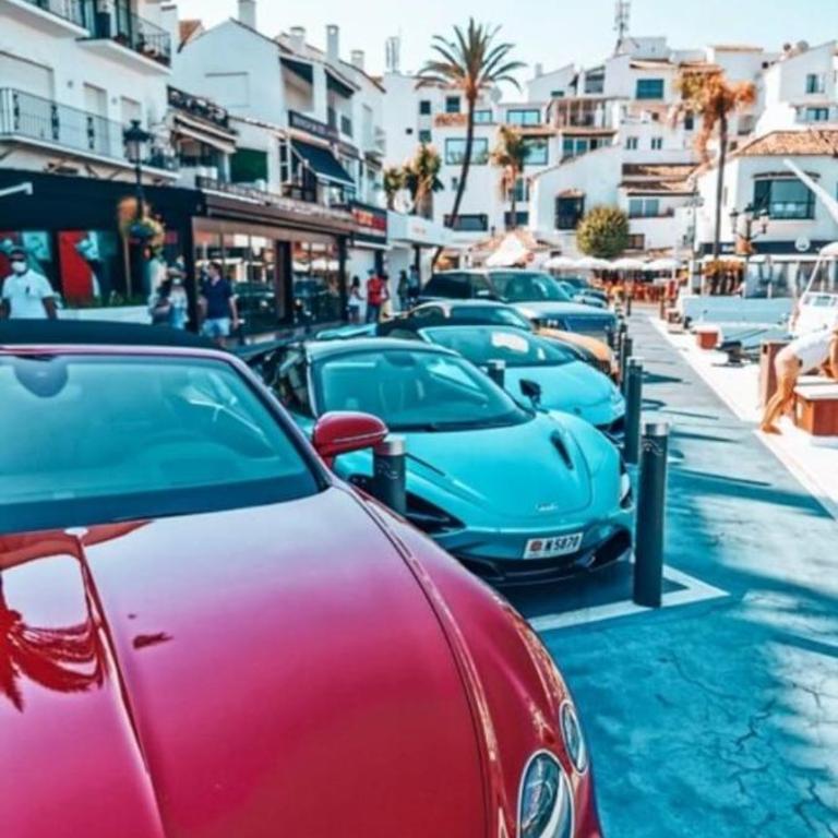Heart of Puerto Banus newly renavated Free parking , WIFi ,Pool,Gym,Padel court - Apartamento de 1 dormitorio - 11