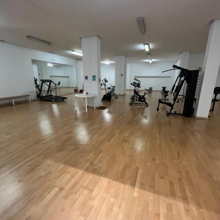 Heart of Puerto Banus newly renavated Free parking , WIFi ,Pool,Gym,Padel court - Apartamento de 1 dormitorio - 7