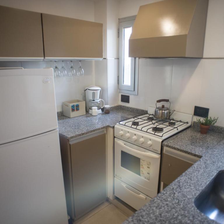 Amares Apart - Departamentos 4 y 5 - Quadruple Room with Garden View - 1
