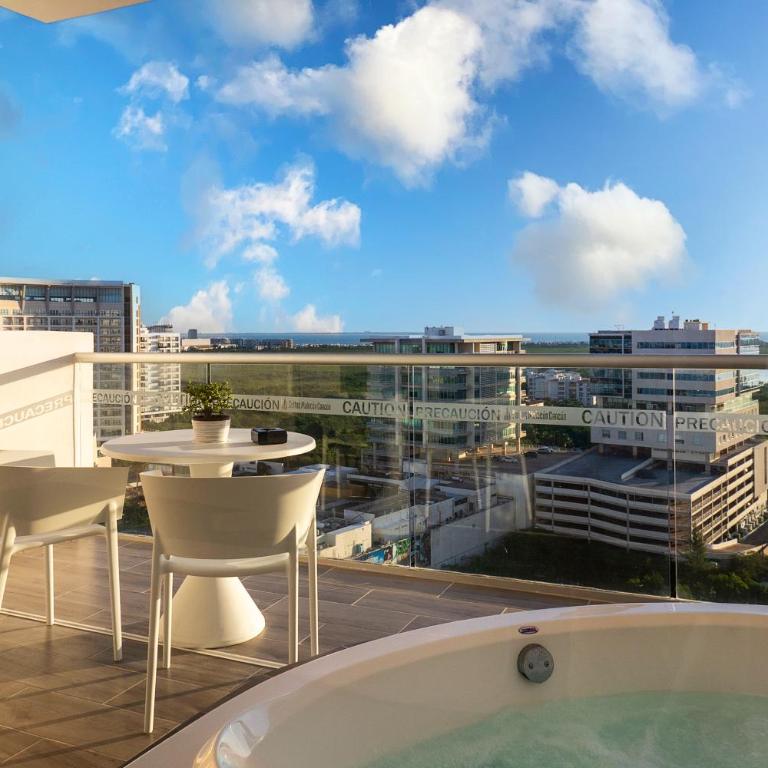Suites Malecon Cancun - Double Room with Spa Bath - 6