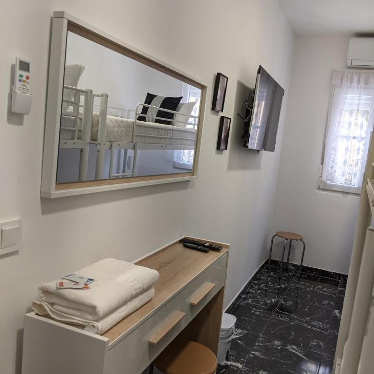 Pension Susita - Quadruple Room with Shared Bathroom - 2