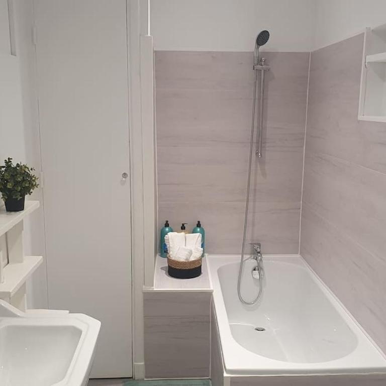 *Cosy* spacieux * entrée autonome* centrale* - Apartamento de 1 dormitorio - 33