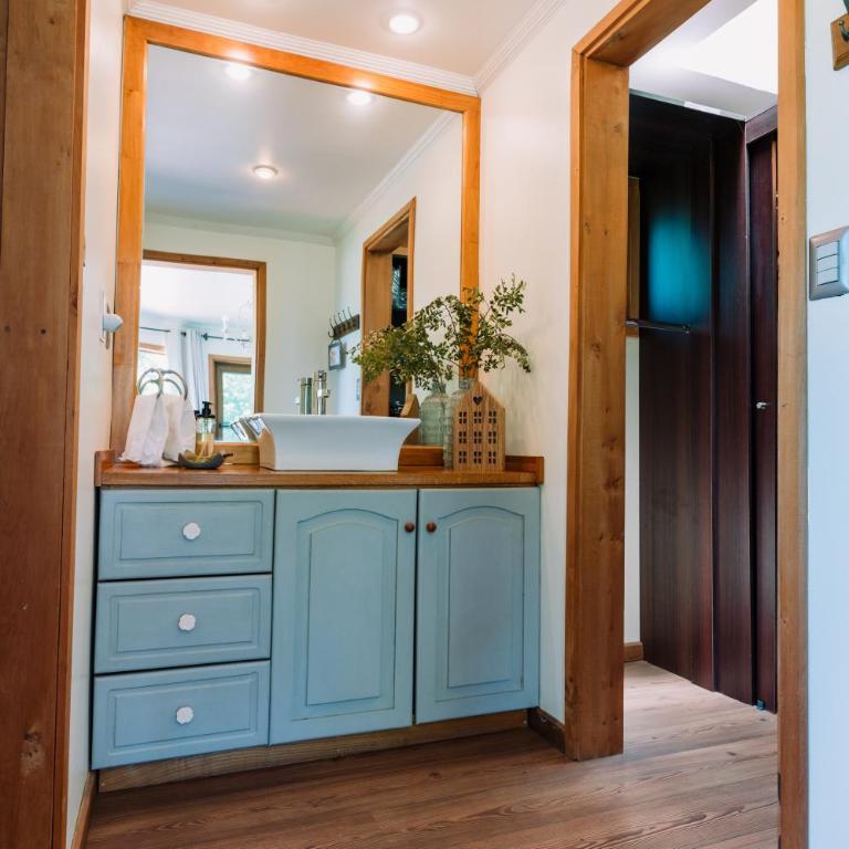 Wellnesshaus Bed and Breakfast - Deluxe Double or Twin Room with Mountain View - 4