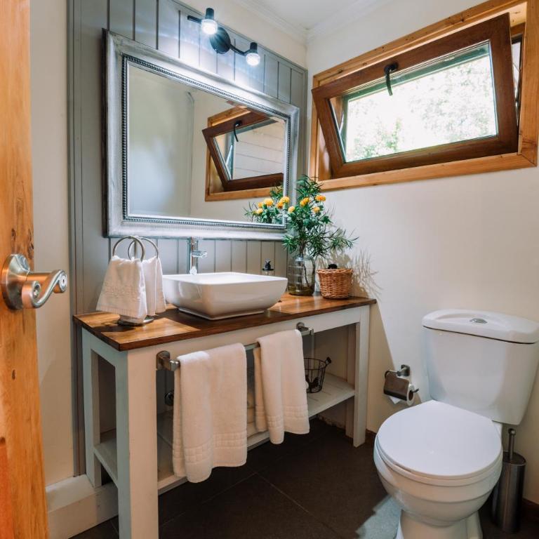 Wellnesshaus Bed and Breakfast - Double or Twin Room with Pool View - 2