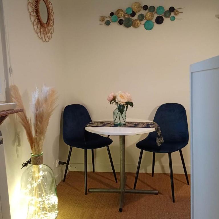 La plus petite maison de pêcheur de Trouville, à 100m de la gare - Vacation Home - 1