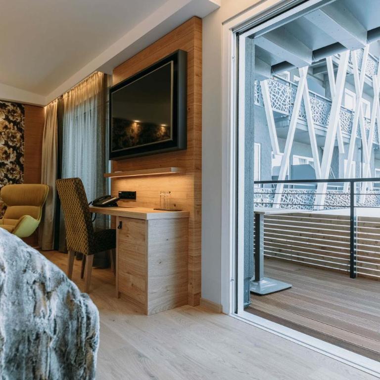 Rosenalp - Gesundheitsresort & Spa - Deluxe Doppelzimmer mit Balkon - 3
