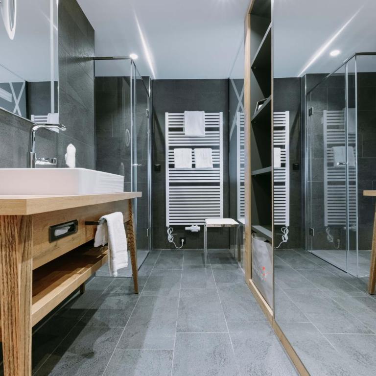 Rosenalp - Gesundheitsresort & Spa - Deluxe Doppelzimmer mit Balkon - 5