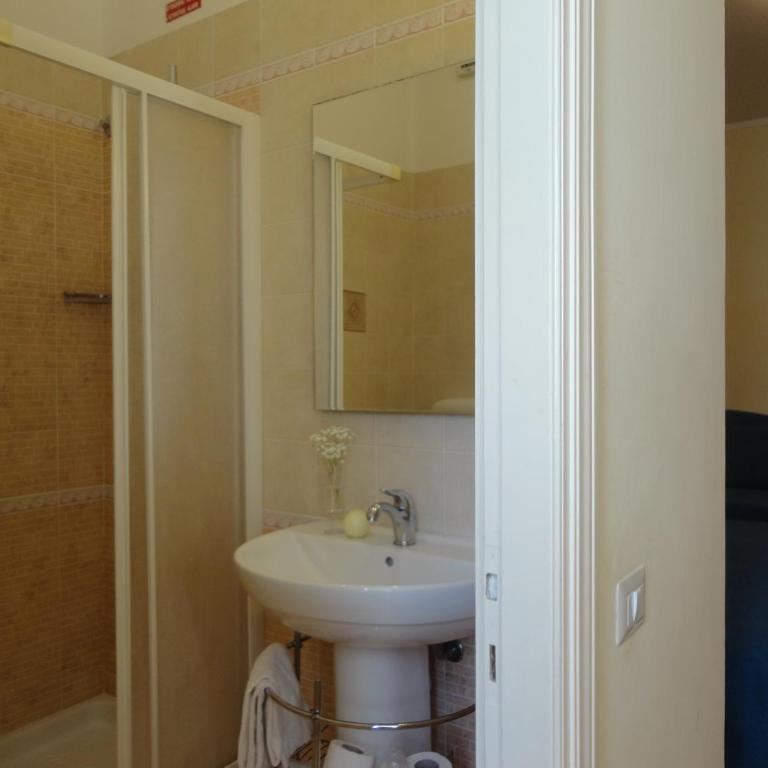 Hotel Sacro Cuore - Camera Familiare Superior - 8